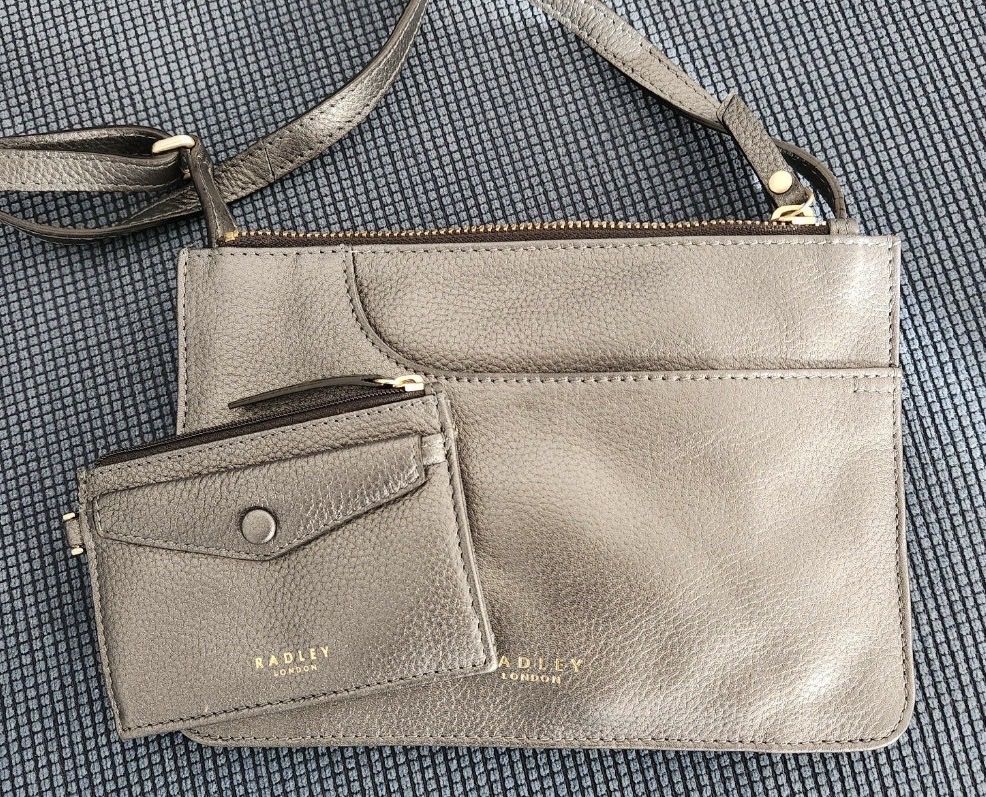 Radley Sacs femmes: Radley Tasche,  Leder NP CHF 370 – Neuf (Voir description) à Marthalen par ber_5l95