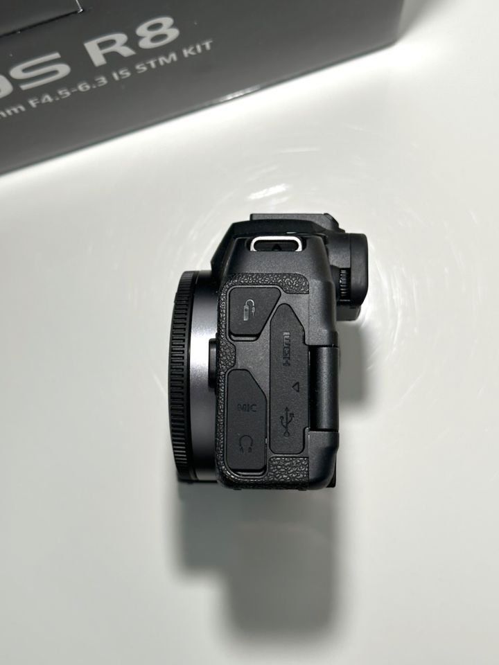 Canon Kamera: Canon EOS R8 - 2 orginal Akkus – Gebraucht aus Muttenz von  3