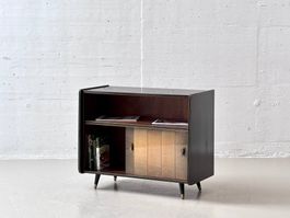 Mid-Century Kommode mit Schiebetüren aus Nussbaumfurnier