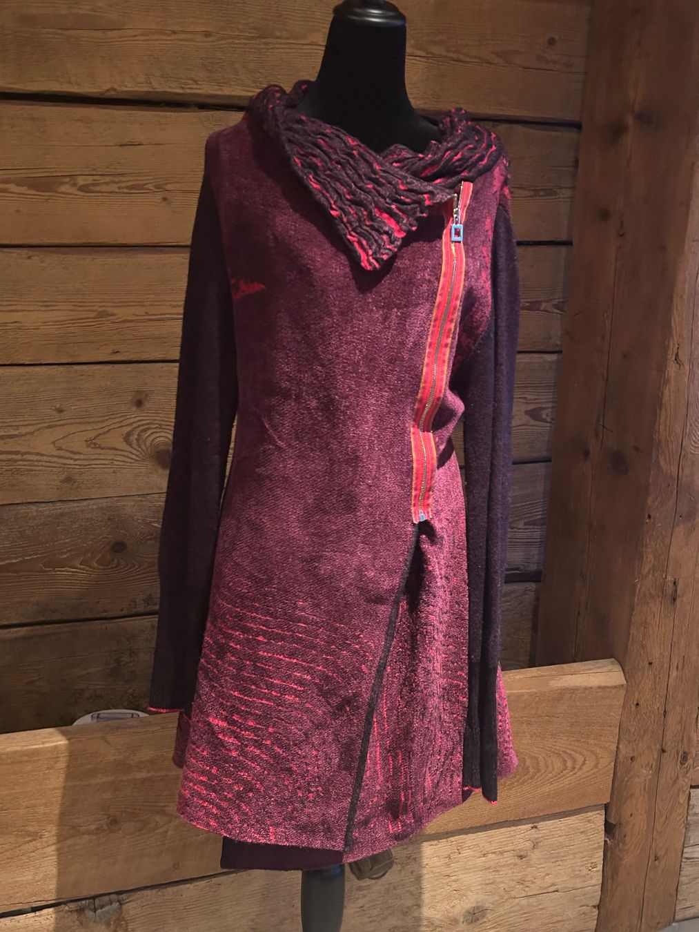 Robes: Save the queen robe – D'occasion à Val-d'Illiez par Dombou