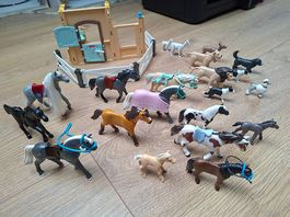 Große Playmobil Pferdesammlung mit Koppel und Tieren