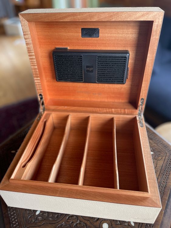 Humidor Davidoff Cream Leather Ltd Edition Full Moon 44/50 Kaufen