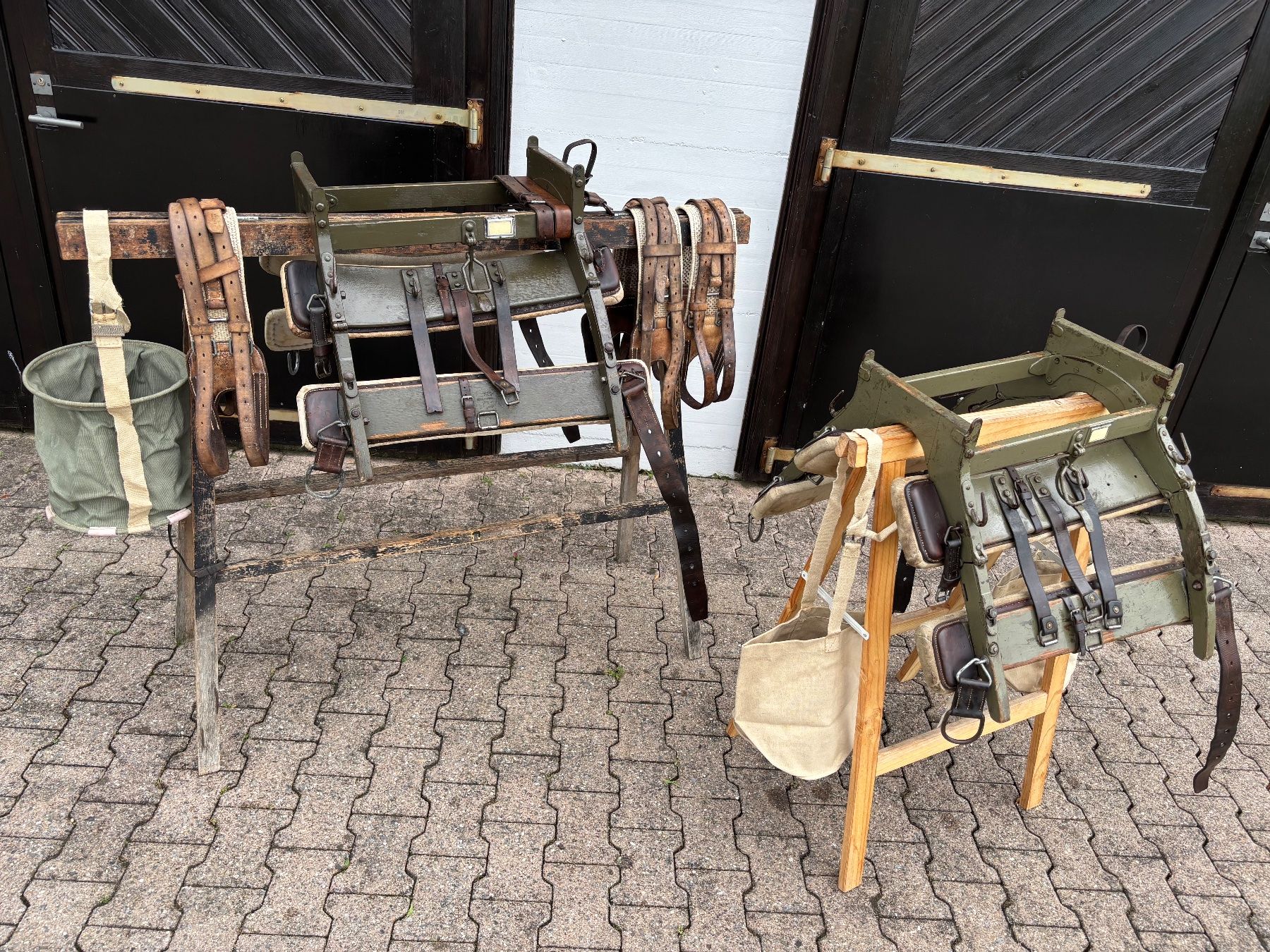 Kutschen: 2 original Bastsättel Schweizer Militär – Gebraucht aus Feldbach von Olive1