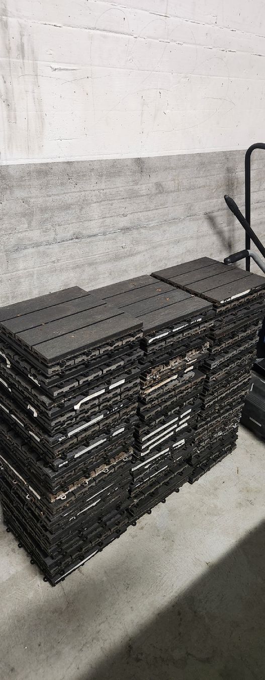 Bodenbeläge: Klickfliese Konsta 3D WPC 30x30 cm anthrazit , tarasse – Gebraucht aus Rudolfstetten von Rinorf 1