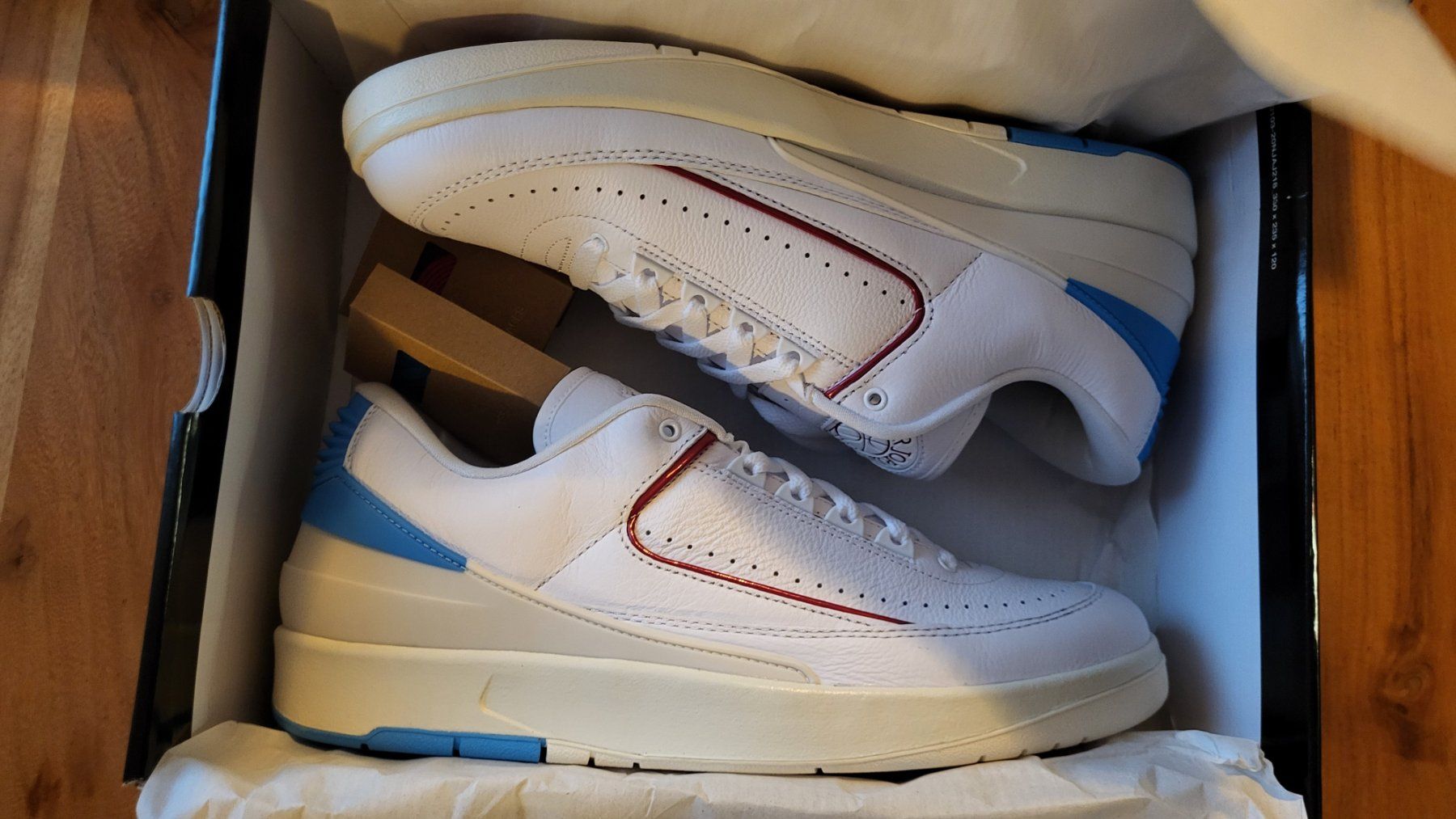 Jordan Scarpe da uomo: Jordan retro 2 low unc to chigago – Nuovo e nell'imballaggio originale da Bern venduto da Sneakerheadz 4