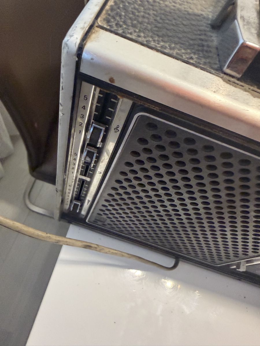 Radios: Satellit 2000 Radio  – Gebraucht aus Sursee von Fion 3
