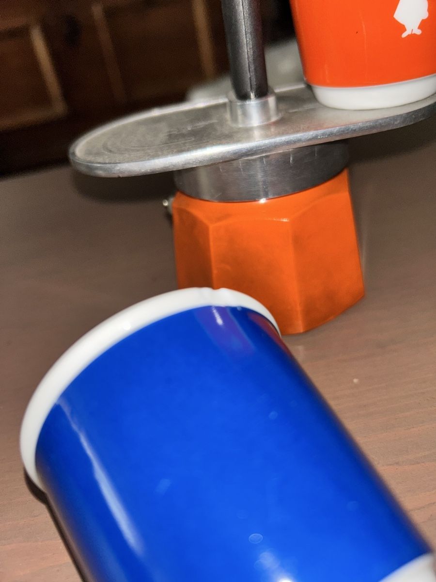 Macchine per caffè & Macchine per espresso: Original Bialetti Moka Express + 2 Espresso-Tassen – Usato da Basel venduto da Negroni94 2