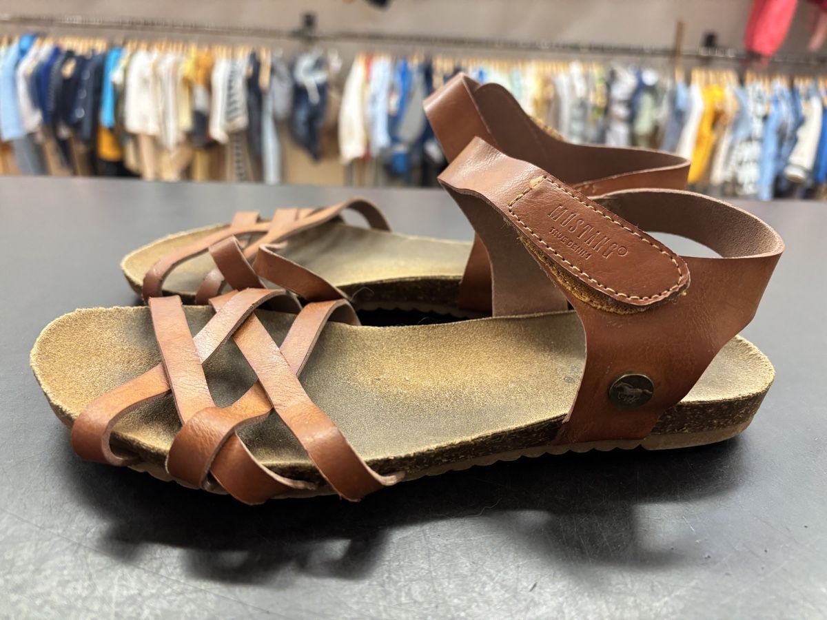 Mustang Scarpe per ragazze: Mustang Sandalen Mädels, Grösse 35 – Usato da Büren an der Aare venduto da Nikito2001