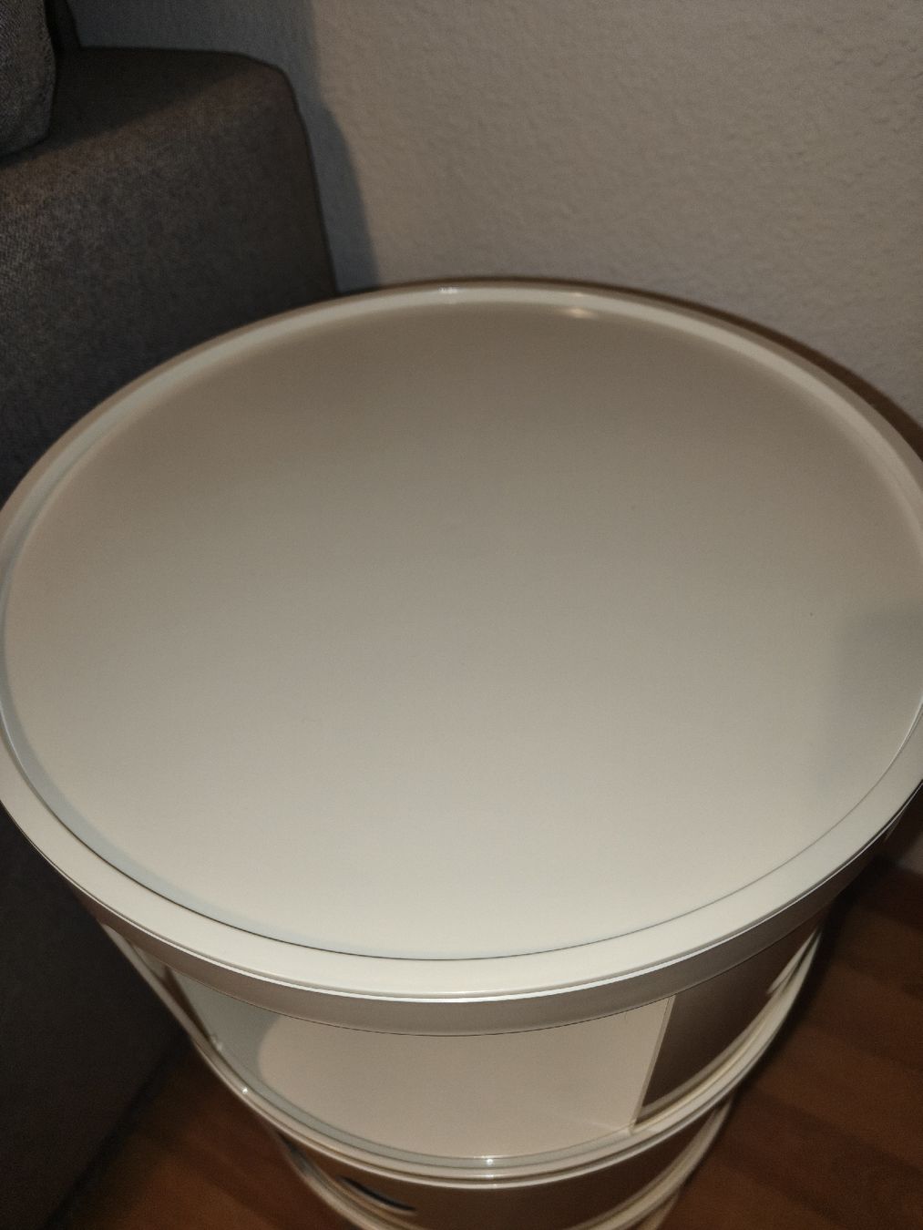 Comodini: Gebrauchter, praktischer Nachttisch mit Stauraum. – Usato da Brig venduto da pra_b5r9 4