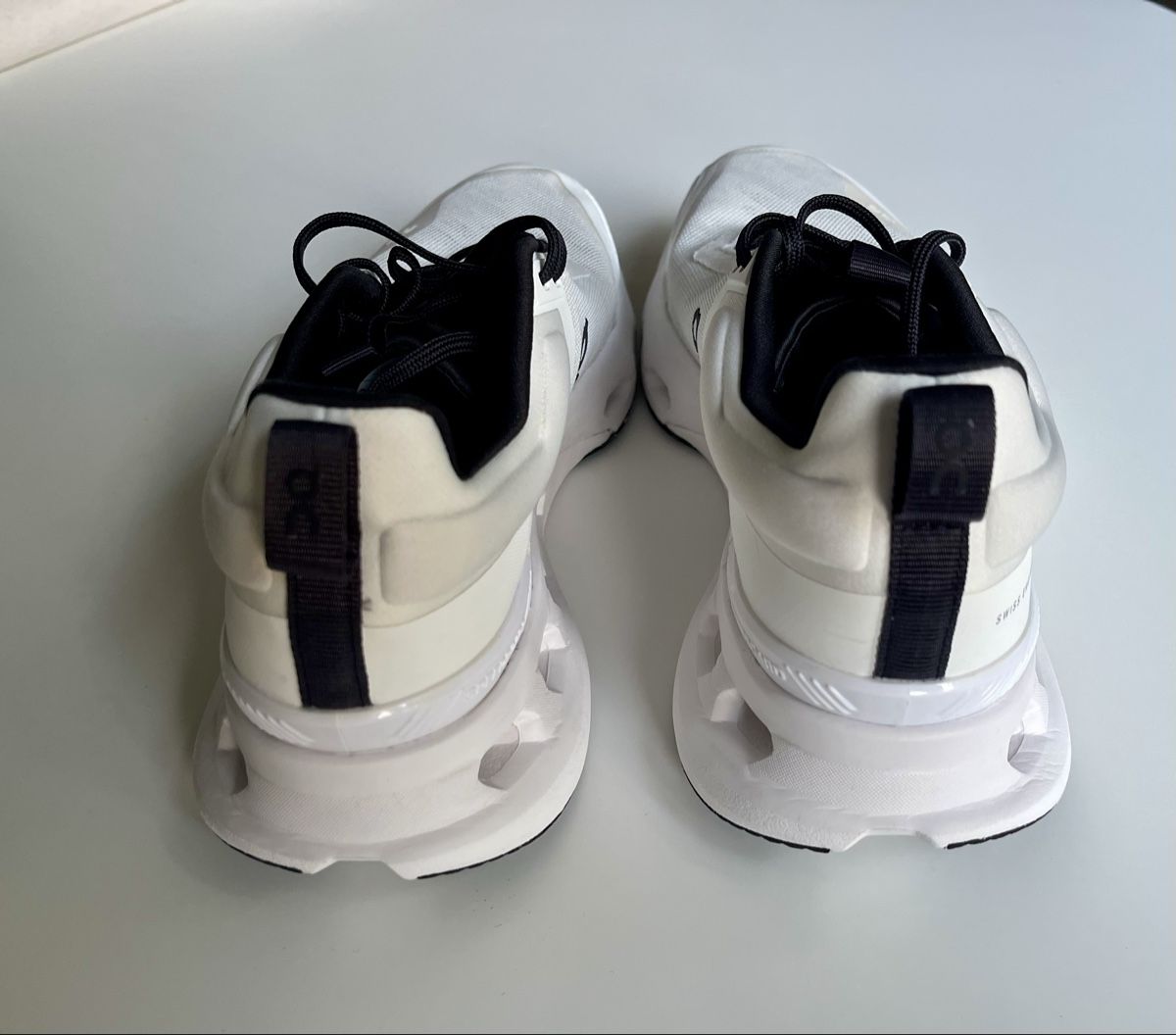 On Scarpe da uomo: On Cloudnova X weiss/schwarz Grösse EU 43 – Usato da Zürich venduto da Menino 3