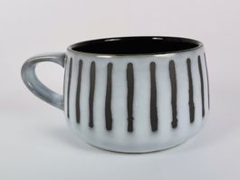 TASSE Grau mit schwarzen Vertikalstrichen