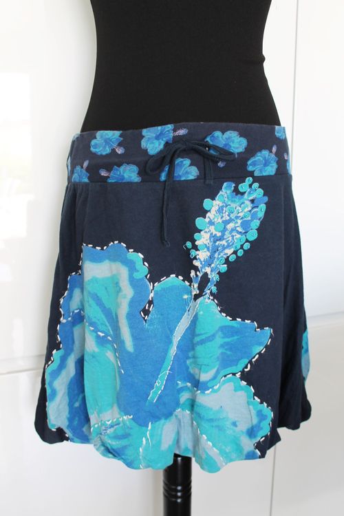 Jupe Desigual Taille 38 - Multicolore - Occasion En Très Bon état - Style Unique Et Joyeux