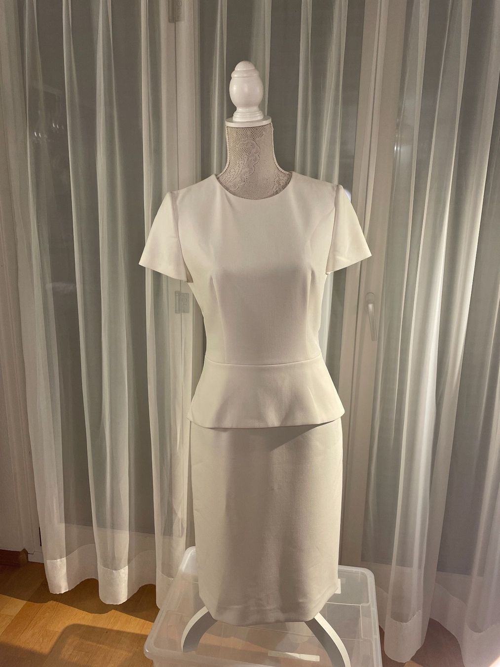 Hugo Boss Robes: HUGO BOSS Etui-Kleid – D'occasion à Basel par Elif2705 2