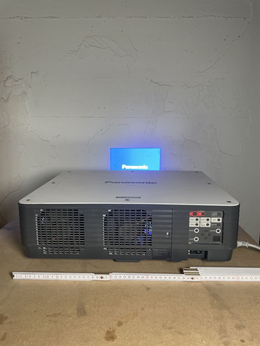 Panasonic Proiettori: Beamer Panasonic PT-D4000 XGA 4000 – Usato da Fribourg venduto da JohnB4 6