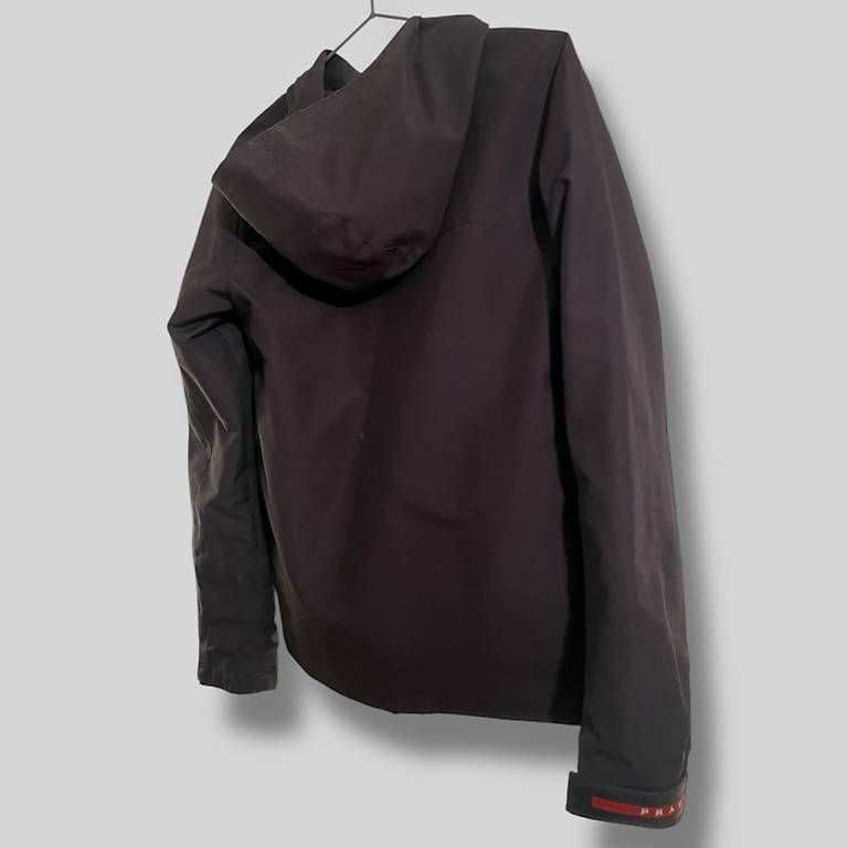 Prada Giacche: Prada jacke schwarz – Usato da Basel venduto da Leo_6qtr 1