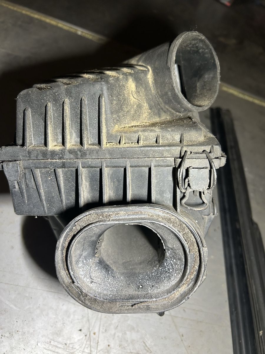 Volkswagen Tutti pezzi di ricambio auto: Golf2 Luftfilterkasten (G60) – Usato da Gampelen venduto da ste_r6hj