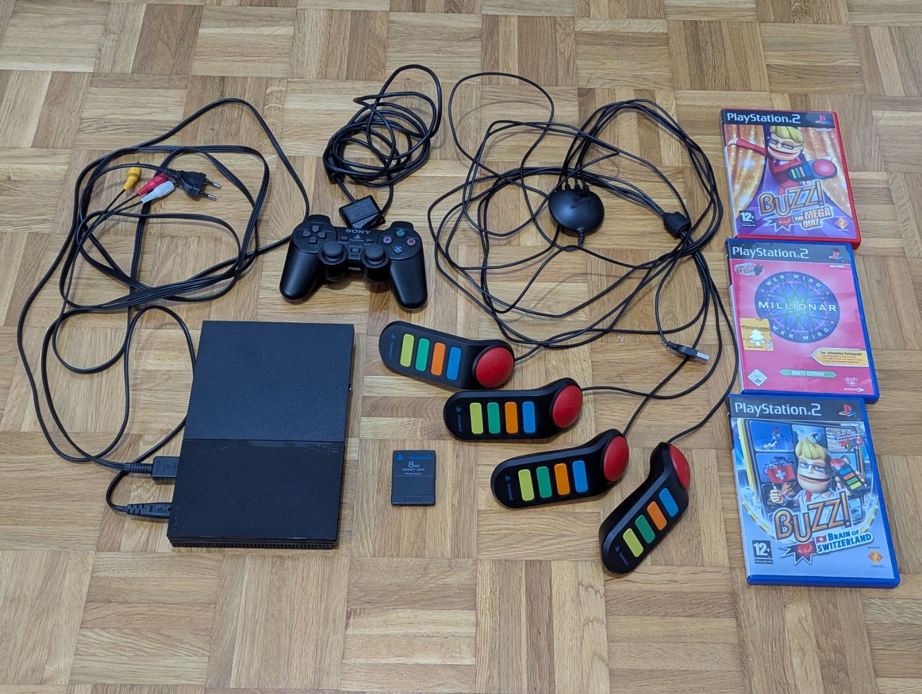 Sony Console: PS2 Slim, Controller, Memory Card, Kabel und Retro Party Set – Usato da Rothenburg venduto da Hispeed