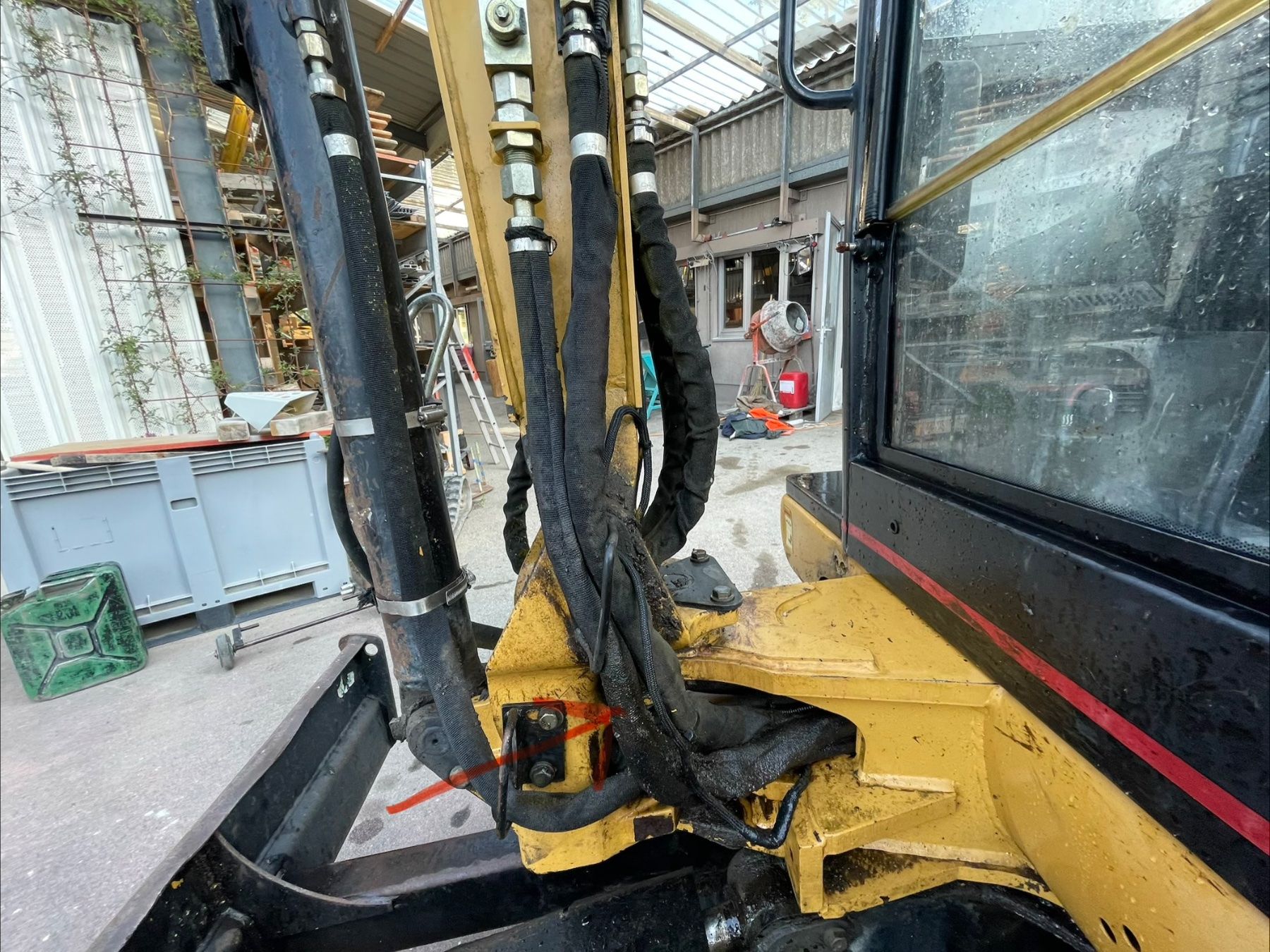 Caterpillar Bagger: Bagger Caterpillar 302.5 – Defekt aus Thierachern von Bernhard02 4