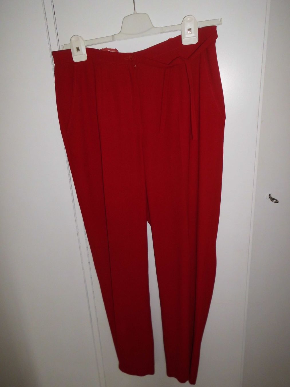 Pantaloni: Pantalon rouge T. 44 – Usato da Marin-Epagnier venduto da Madja