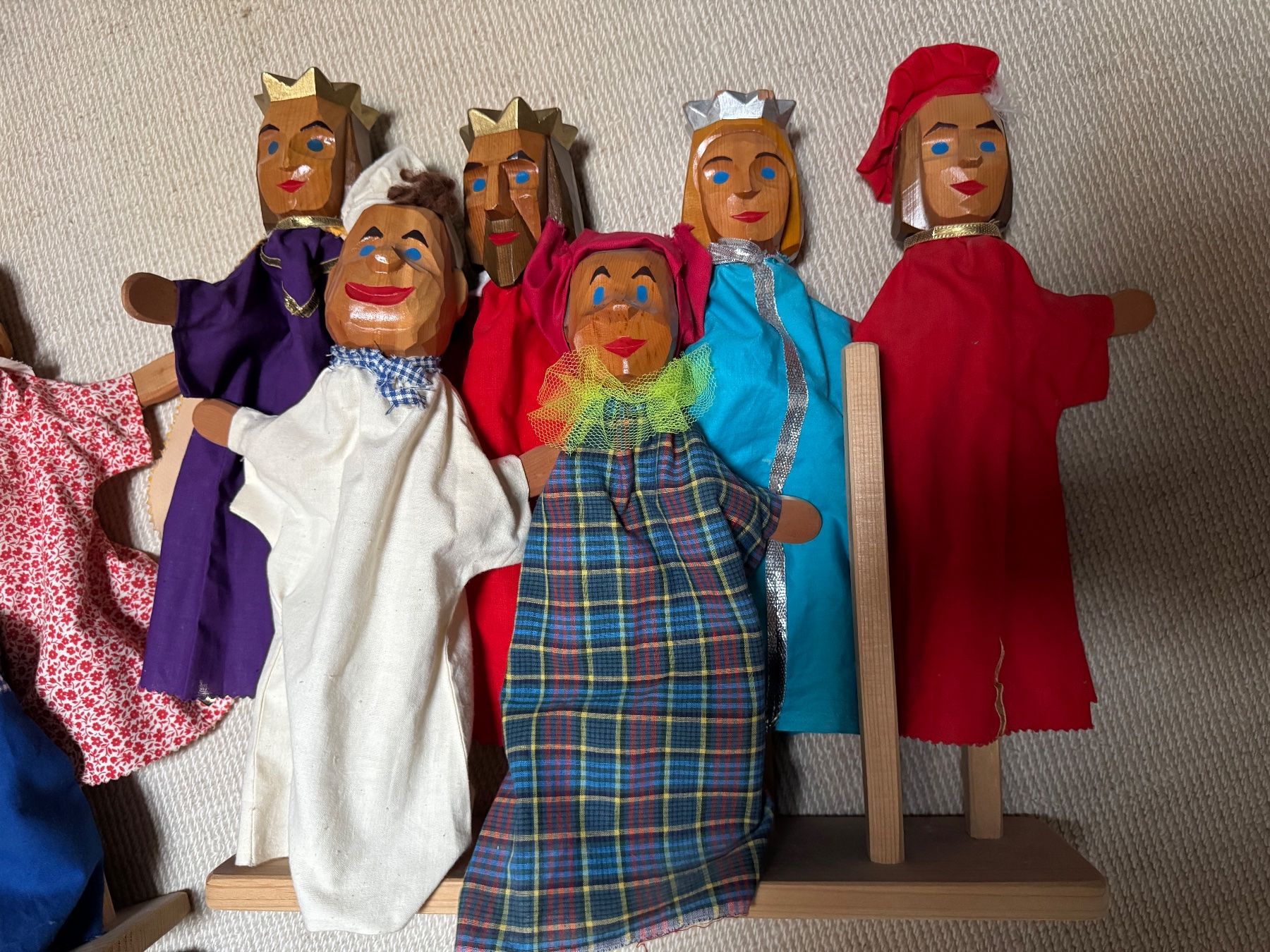 Statuette: 21 handgeschnitzte DECOR Handpuppen mit Theater – Usato da Zürich venduto da azi_93g1 1