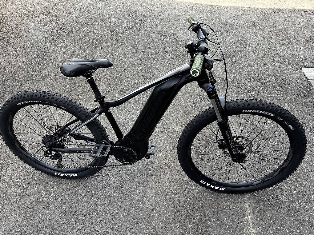 Vélos: VTT électrique GIANT  – D'occasion à Orbe par ali_6vb5 3