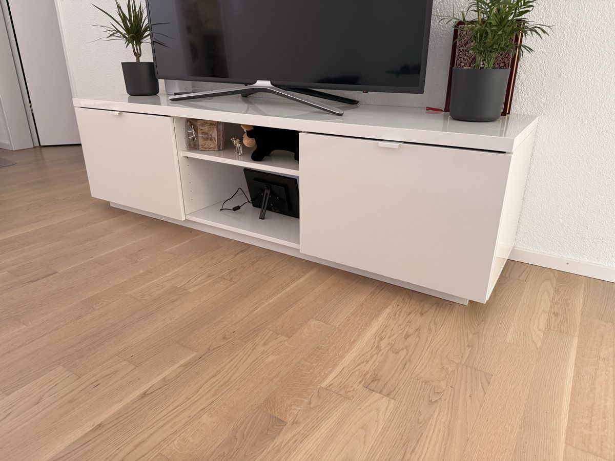 TV Möbel: TV-Möbel Weiss mit Türen und Fächern – Gebraucht aus Glattpark(Opfikon) von isl_p9wq