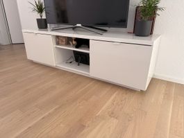 TV-Möbel Weiss mit Türen und Fächern