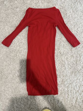 Chic red long-sleeve midi dress, perfect for autumn!