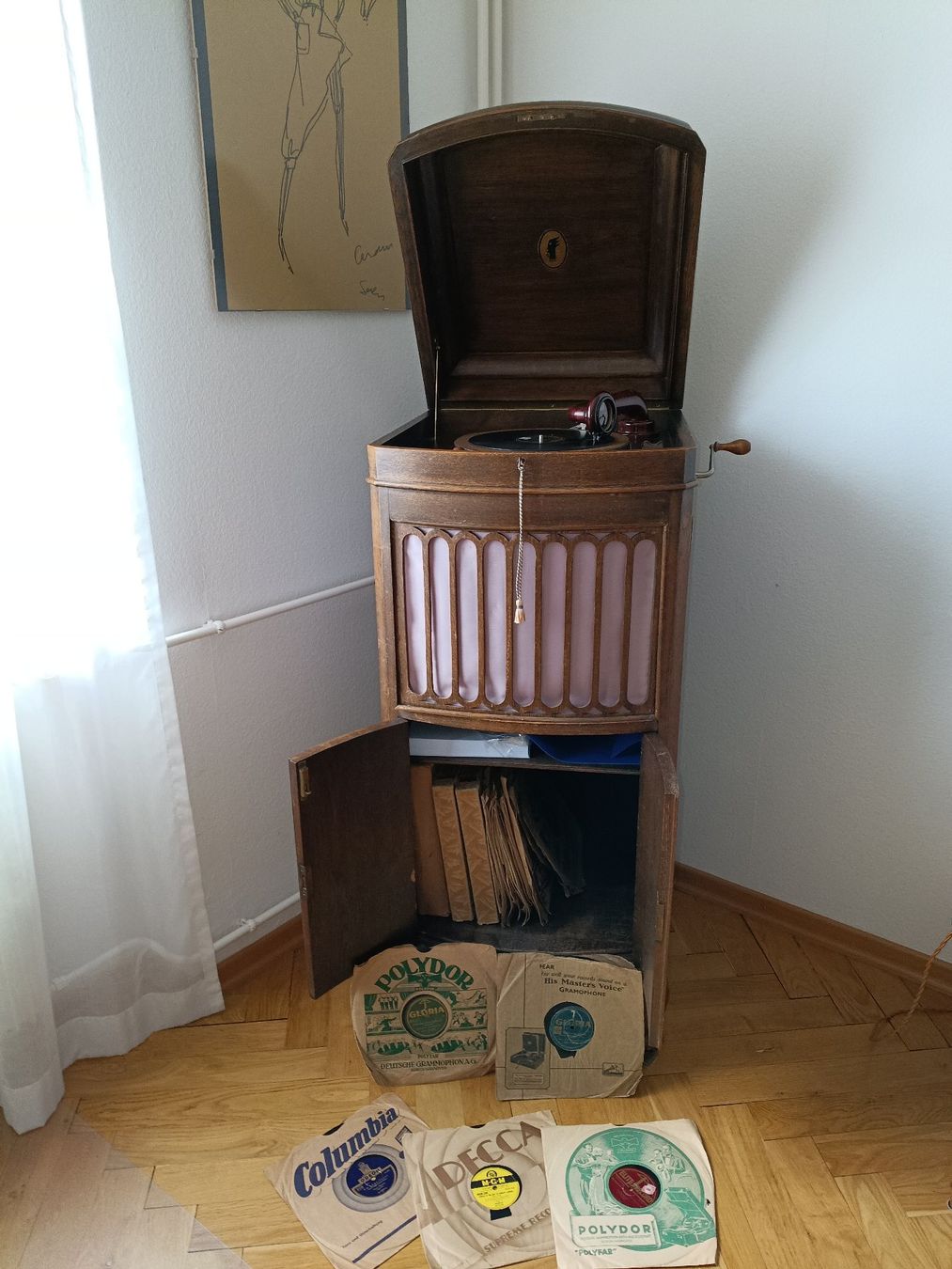 Giradischi: Alter Grammophon ca.1920 mit 70 Schellackplatten und Nadeln – Usato da Bern venduto da amspirit
