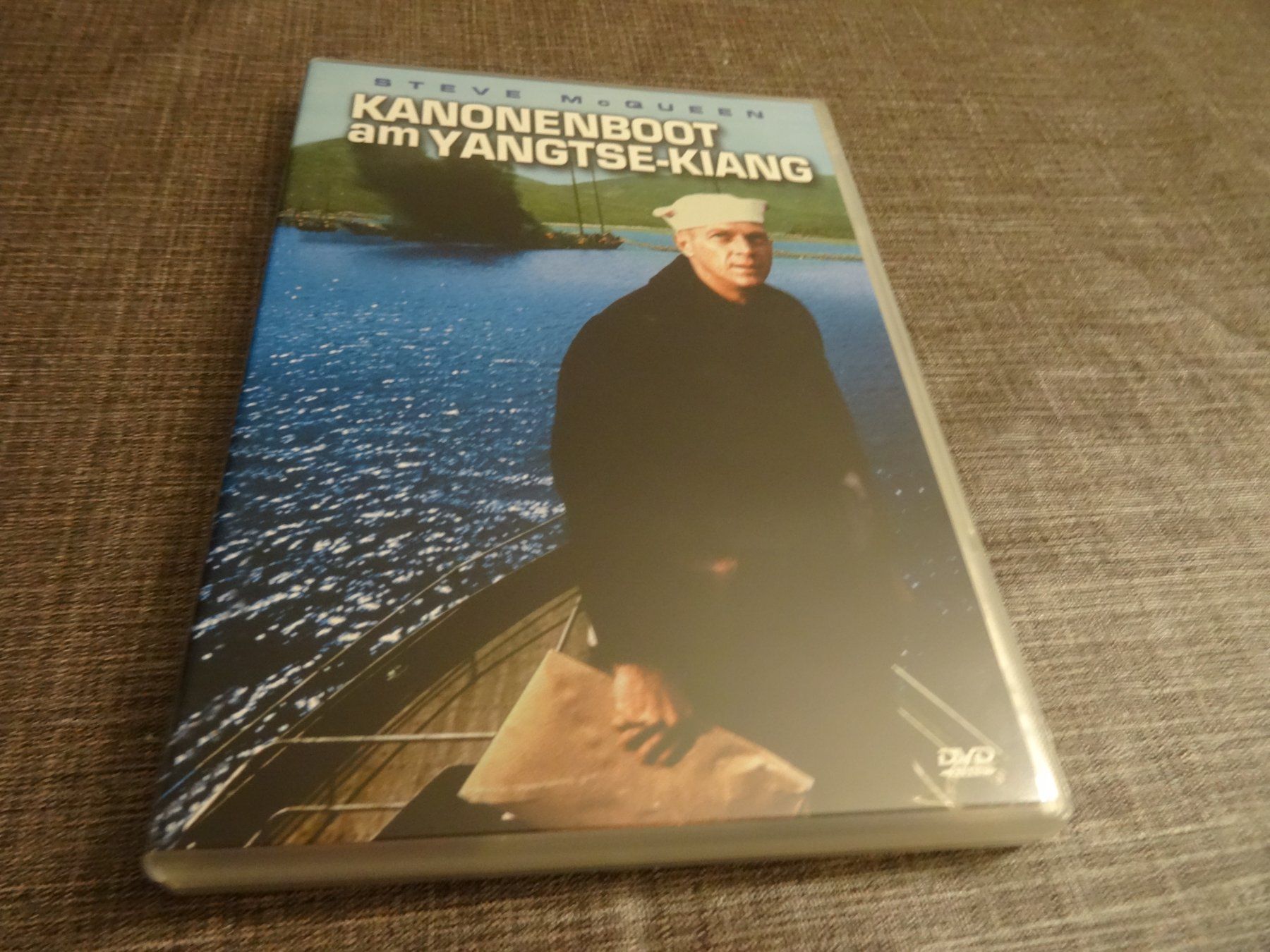 Tutti i DVDs: DVD Kanonenboot am Yangtse-Kiang Steve McQueen – Usato da Olten venduto da Disc-Verkauf