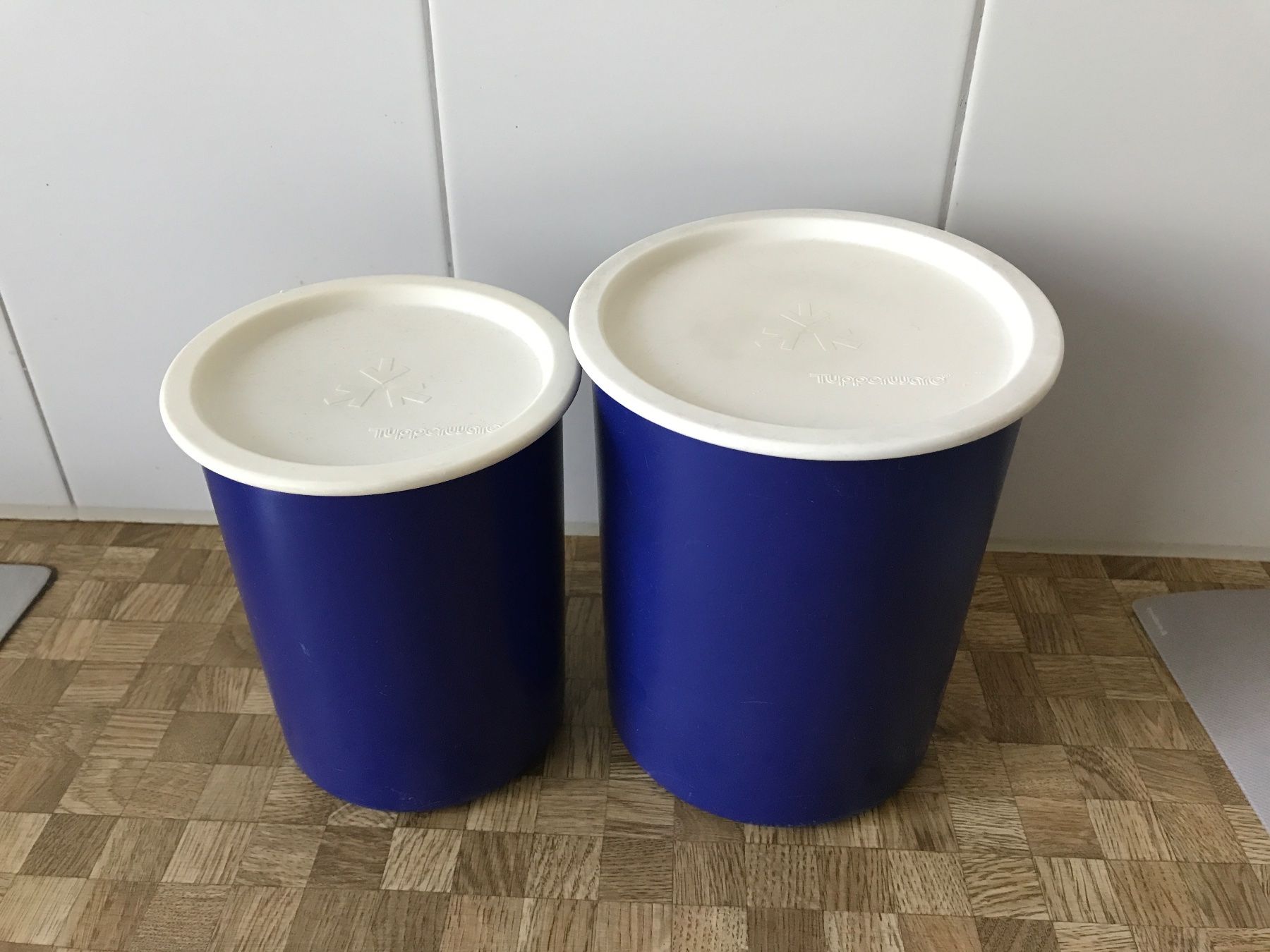 Tupperware Behälter & Ähnliches: Tupperware.  2 Dosen mit Deckel – Gebraucht aus Birmensdorf ZH von Hilhan