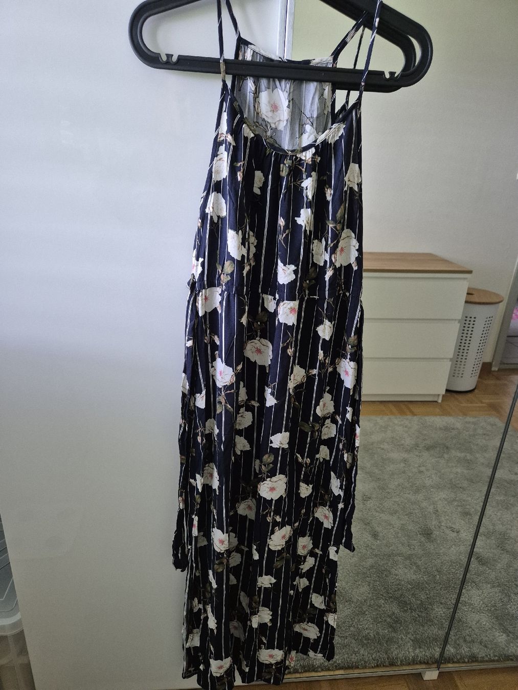 Vero Moda Kleider: Vero Moda Sommerkleid, Blumenmuster, Grösse 40 – Gebraucht aus Goldach von nikkaaa 1