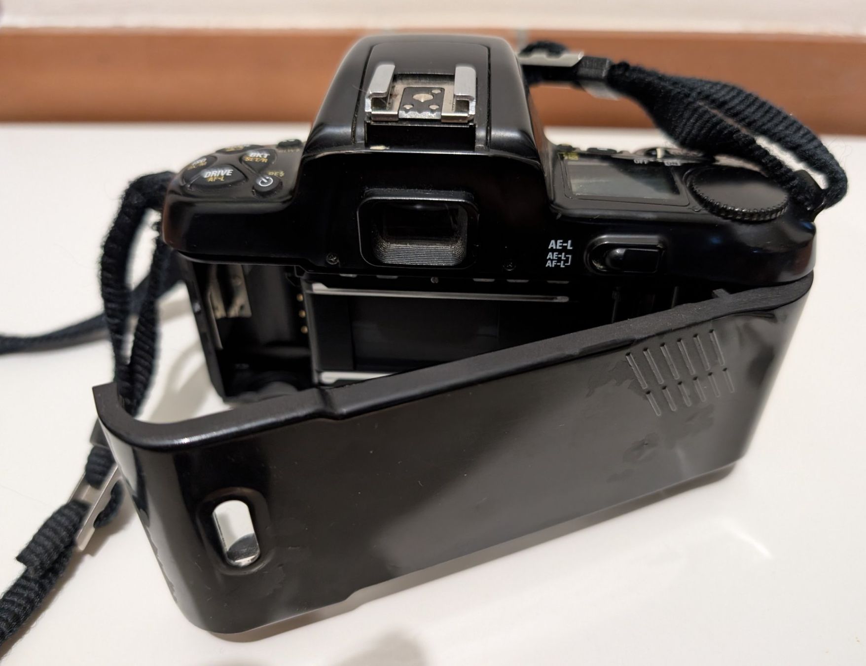 Nikon Fotocamera: Nikon F-601 Spiegelreflexkamera mit Objektiv – Difettoso da Pfaffhausen venduto da angliker 3