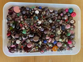 Lot de perles en verre et fantaisie