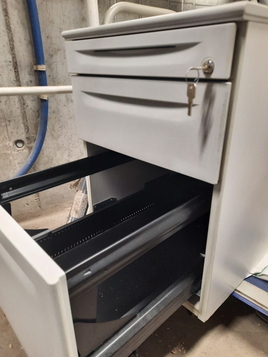 Cassettiere: Rollcontainer Bueromoebel  – Usato da Leuzigen venduto da Kenu3W 3
