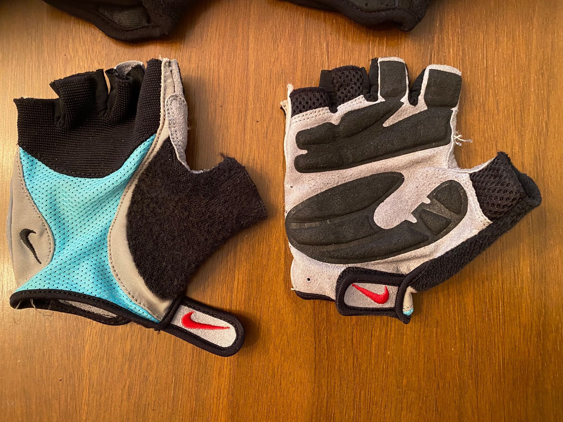 Guanti & manicotti: 3 Paar diverse Velohandschuhe, Grösse S/M – Usato da Dietlikon venduto da sepiwaku 1