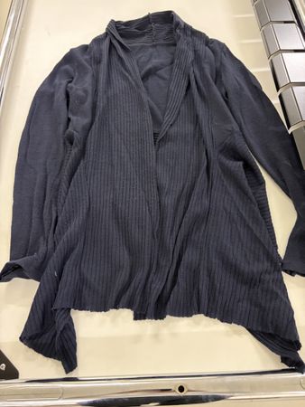 Schicker Cardigan / Strickjacke dunkelblau – Gr. M/L – Made 