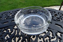 un cendrier en verre des années 1970  Aschenbecher Glas