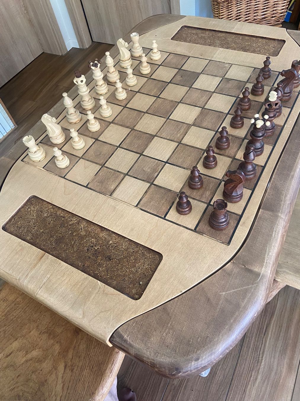 Tischset: Table unique d'échecs + 2 tabourets / hêtre/chêne – Gebraucht aus Gryon von kik_9pqm 4