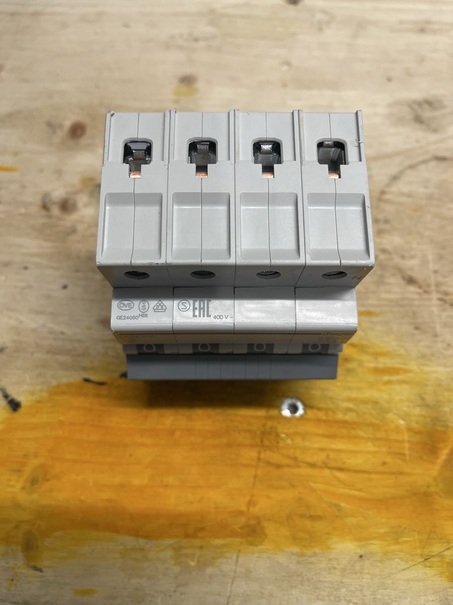 Hager Componenti elettronici: Hager LS B16 4P – Usato da Laupersdorf venduto da san_8lq9 1