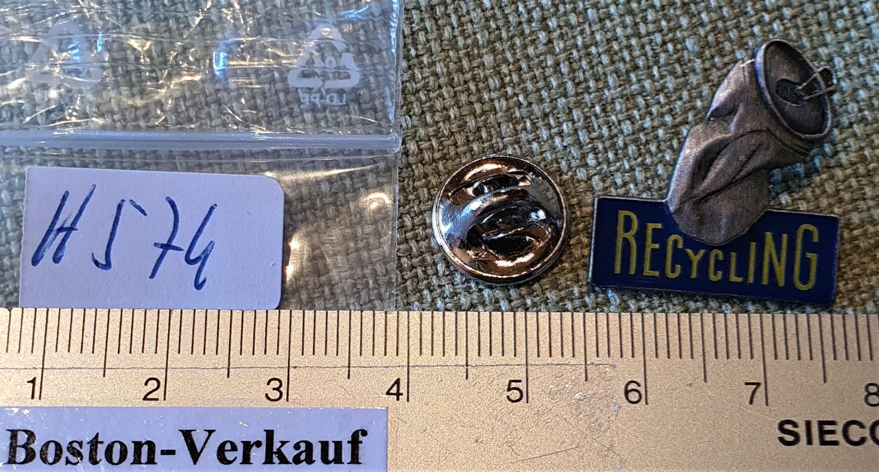 Placchette & Badge: H574 - Pin Recycling Silberige Aludose – Usato da Reinach BL venduto da Boston-Verkauf 1