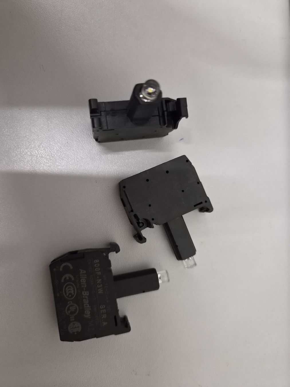 Elektronikbauteile: 3 Stück Allen-Bradley 800F-N3W – Gebraucht aus Vitznau von Vitznau84 4
