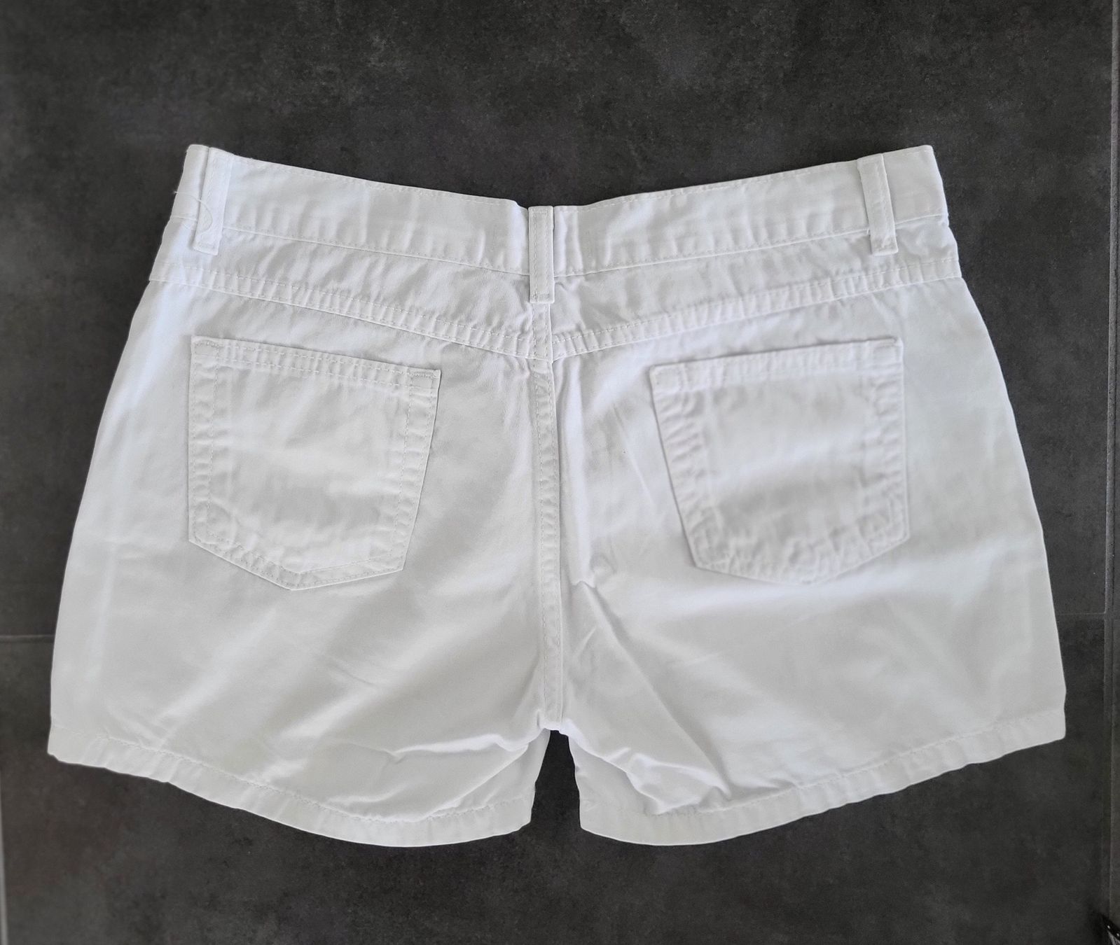 Pantaloni: Damenshorts Gr 40, Farbe weiss – Usato da Richterswil venduto da Rem2011 1