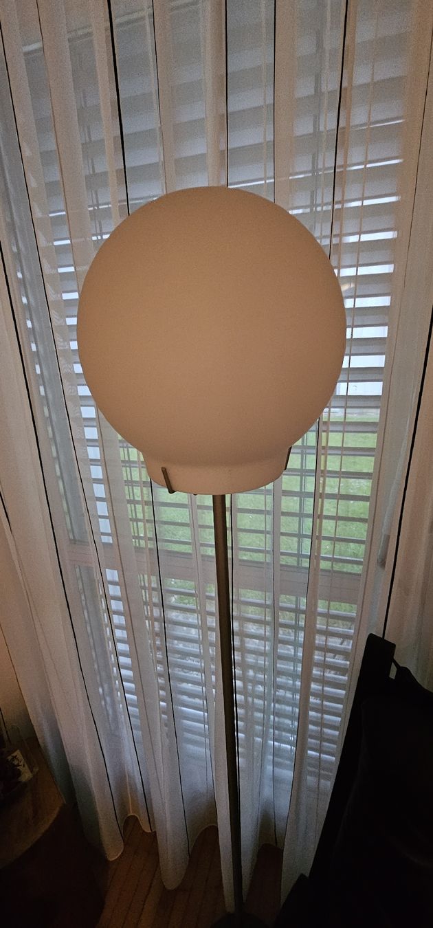 Ribag Lampade: RIBAG Stehleuchte CAMBIO Chrom dimmbar – Usato da Riedikon venduto da Winter21. 2