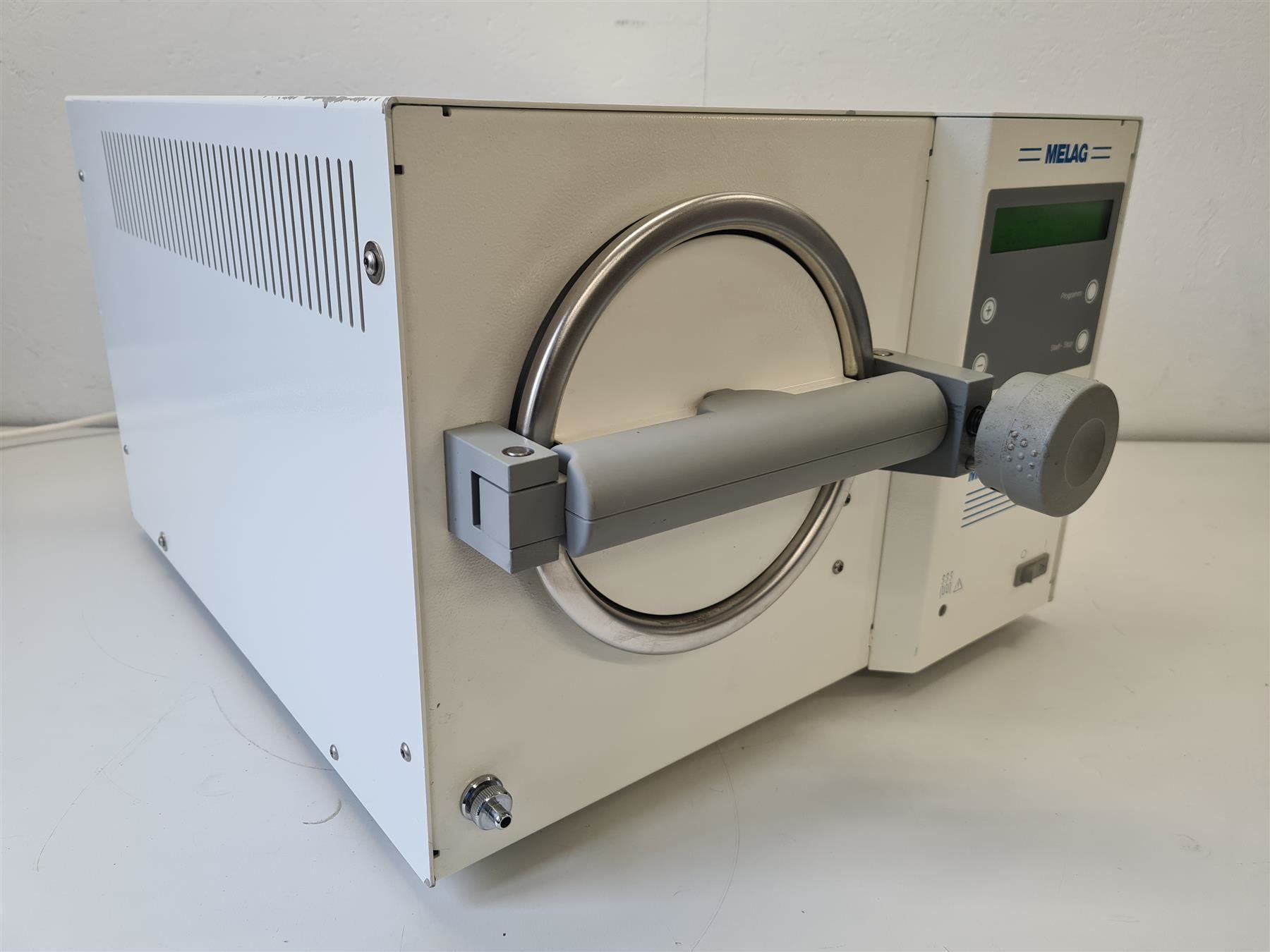 Tutte le macchine: MELAG MELAtronic 17 EN Autoklav – Usato da Niederdorf venduto da LeptonAG_Labor