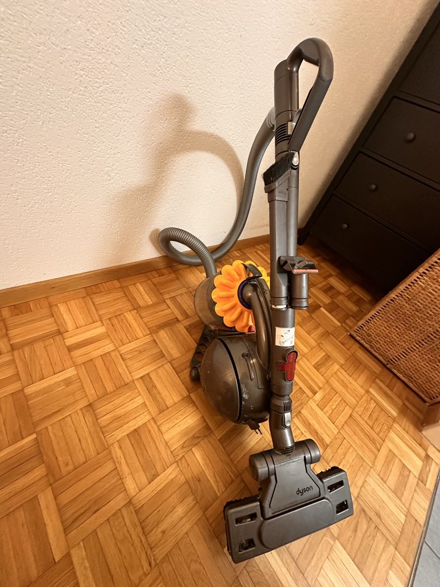 Dyson Staubsauger & Zubehör: DYSON STAUBSAUGER – Gebraucht aus Dällikon von oez_gcw6 1