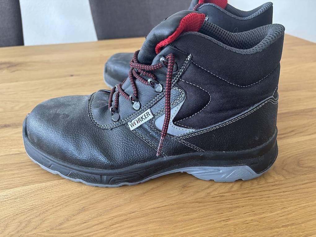 Scarpe da uomo: Worker Stahlkappenschuhe Gr. 44 schwarz – Usato da Ipsach venduto da Cedritschy