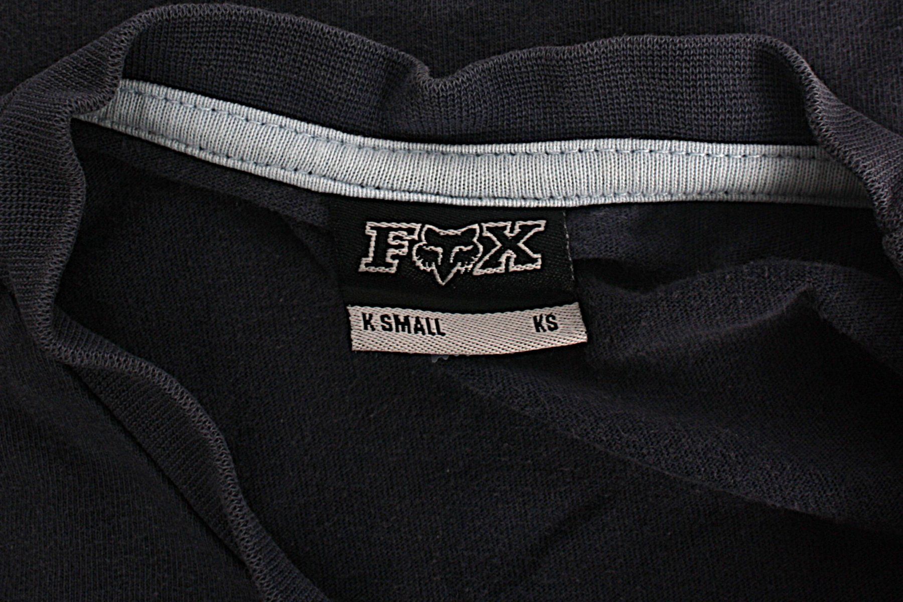 Fox Camicie, T-shirt & Polo: FOX Kinder T-Shirt grau-blau – Usato da Zollikofen venduto da Restwert_Zollikofen 2