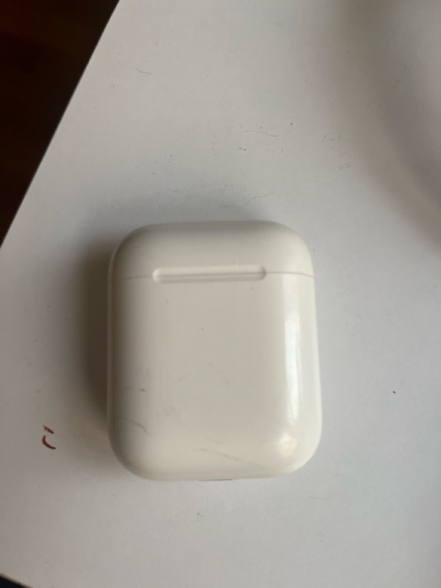 Apple Ladegerät: Ladecase AirPods  – Gebraucht aus Wallisellen von yul_j62d
