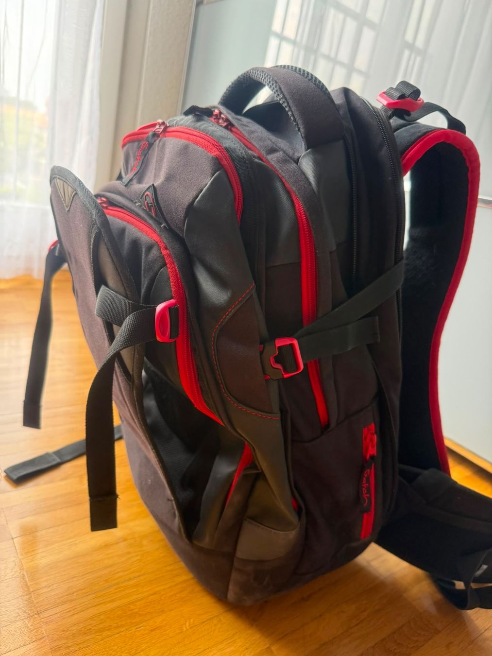 Satch Borse & Zaini: Satch Rucksack schwarz rot guter Zustand – Usato da Kloten venduto da smo_xv5q 2